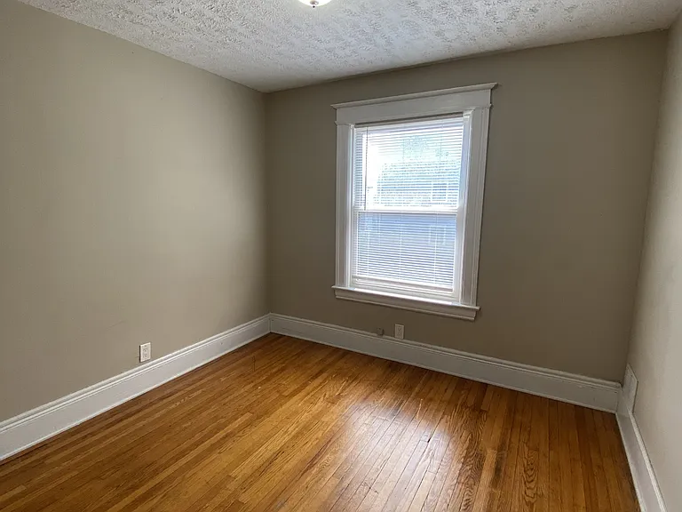 1212-1214 S Plymouth Ave S — Photo 15