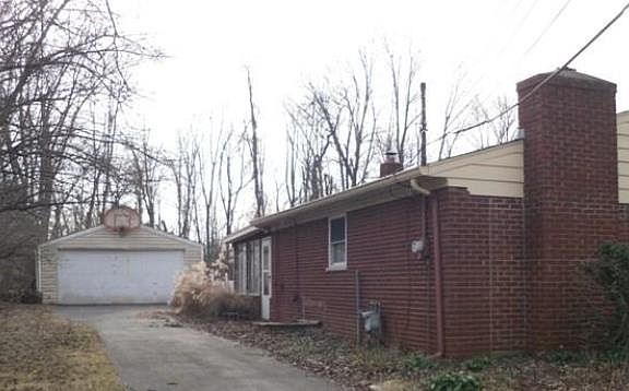 2nd image of 1003 Valley View Dr