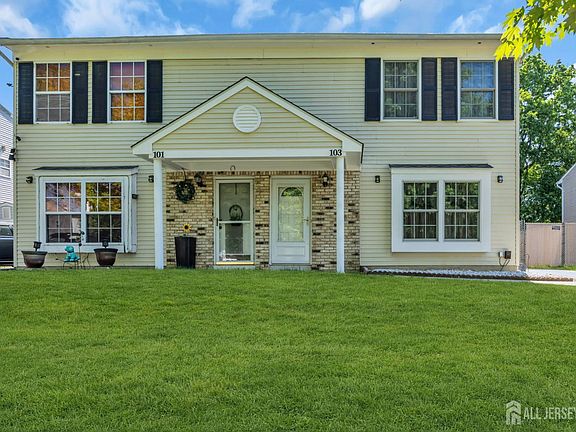 2nd image of 103 Brewster Cir