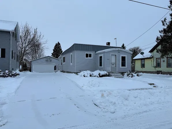 843 Bismarck Ave, Oshkosh, WI 54902