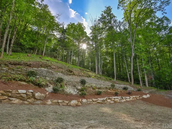 16 Fountainhead Drive, Cashiers, NC 28717