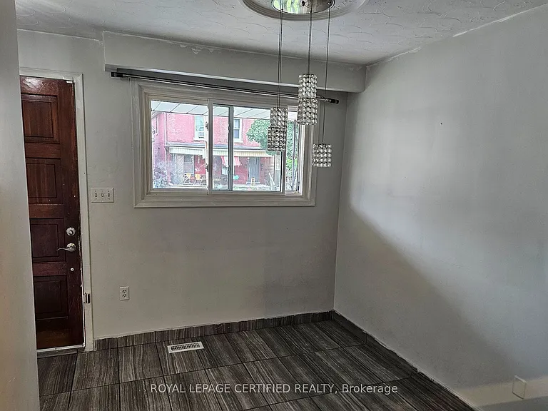 290 Balmoral Ave N — Photo 5