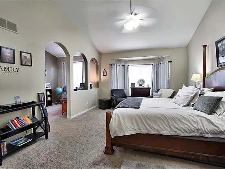 Mater bedroom with office/flex space