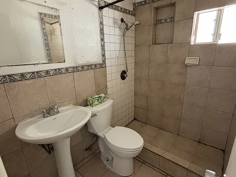 6424 W Columbus Ave — Photo 8