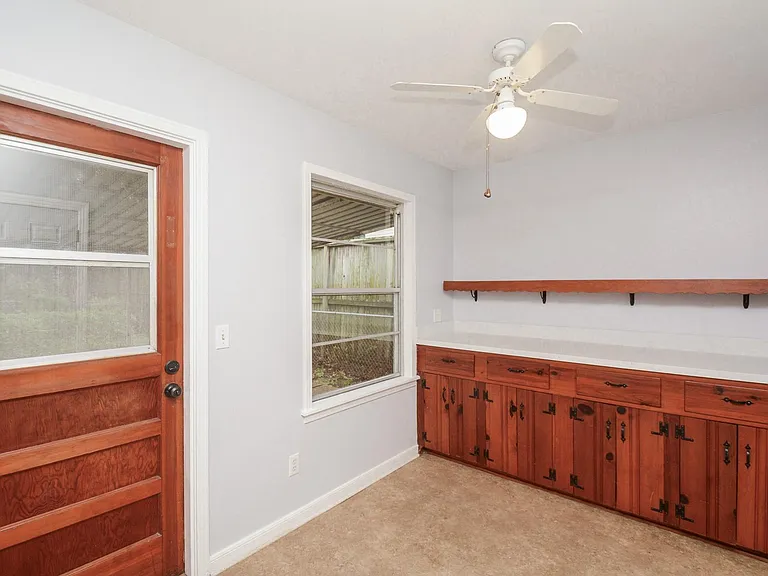 5227 Maple St — Photo 16