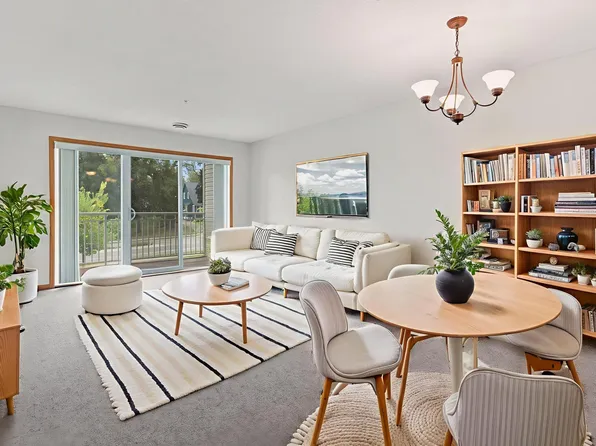 2231 Penn Pl APT 209, North Saint Paul, MN 55109