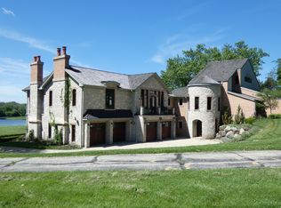 66 Dundee Rd, Barrington, IL 60010