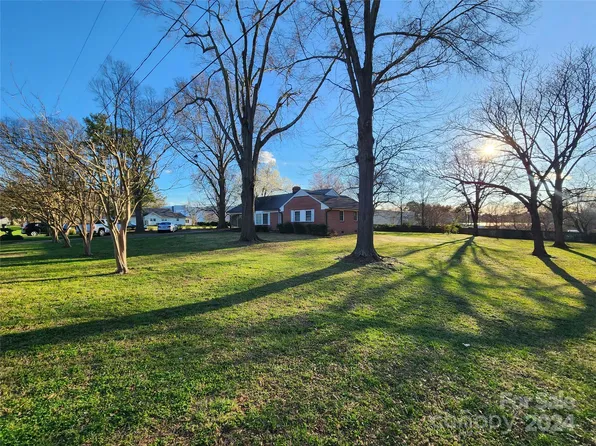 1321 Jenkins Rd, Gastonia, NC 28052