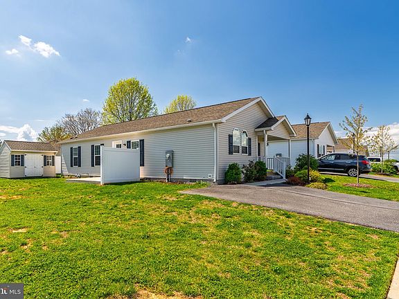 4th image of 426 Eastwood Ln