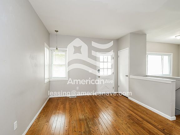 413810_003_living_room_14153292.jpg