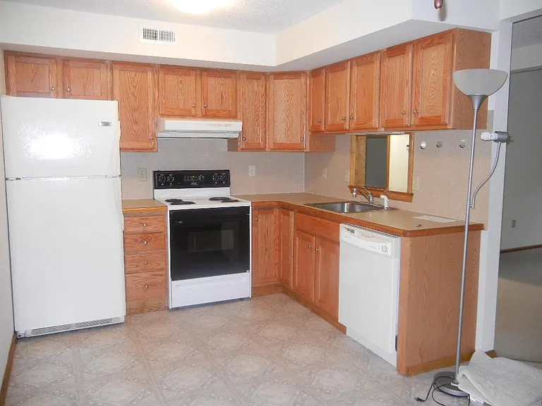 111 E 5th St #5 — Photo 3
