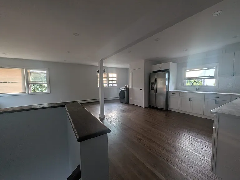2427 Clinton St — Photo 1