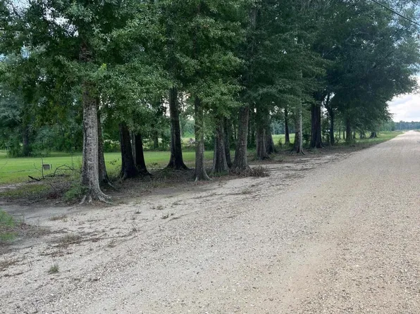 22 Jessica Ln, Picayune, MS 39466