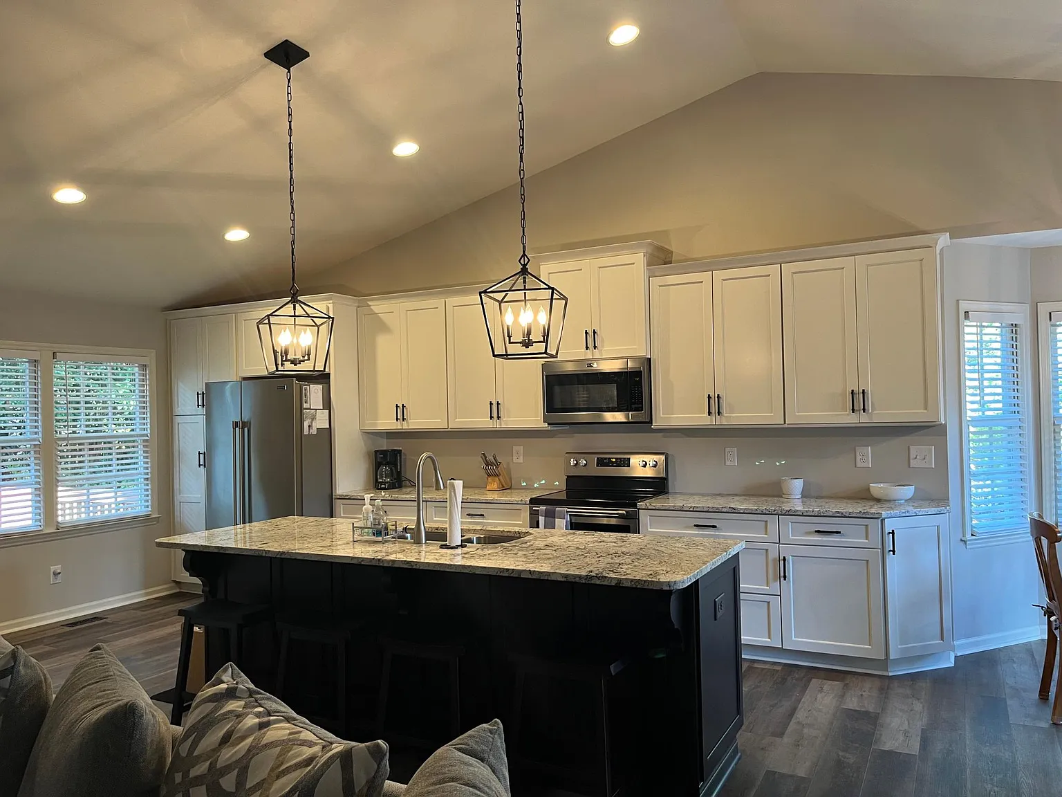 2 bed, 1283 sqft, $2,200 — Photo 2