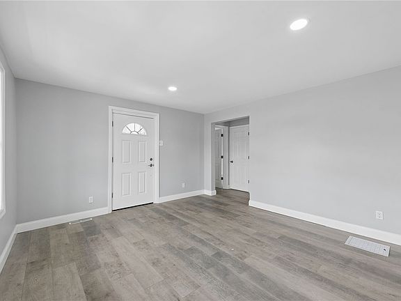 5th image of 914 Green St