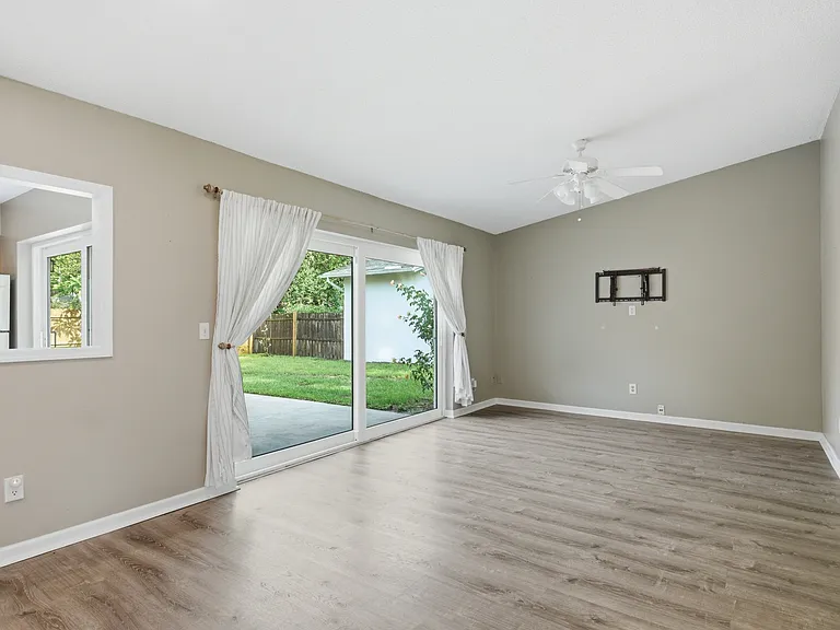 2914 Cypress Green Dr — Photo 6