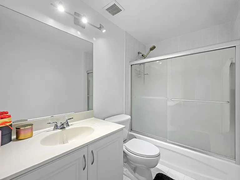 215 SW 42nd Ave #708 — Photo 16