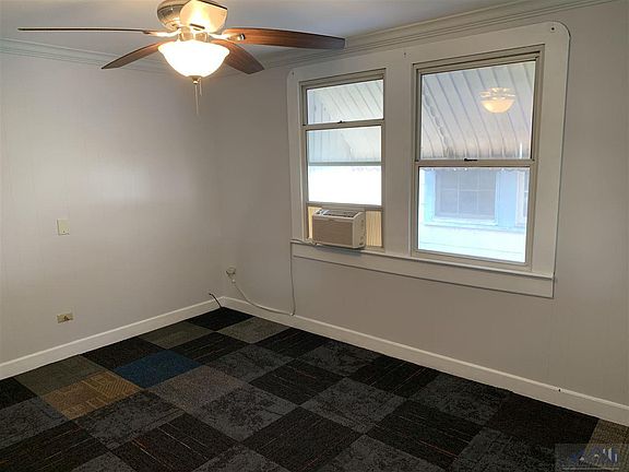 4th image of 915 General Nicholls St