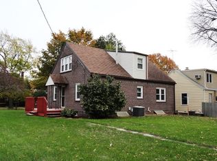 2218 39th St, Des Moines, IA 50310