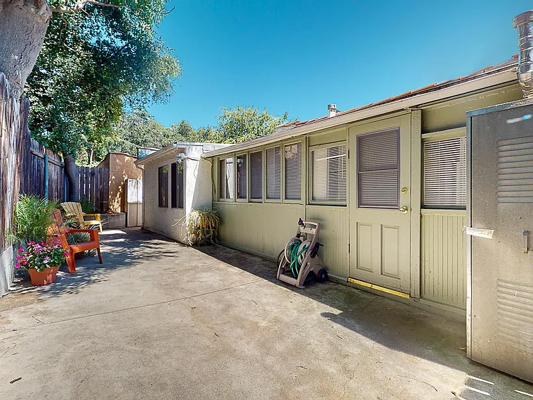 1127 Bell St — Photo 39