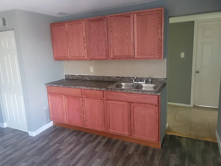 1209 Congress St #6 — Photo 12