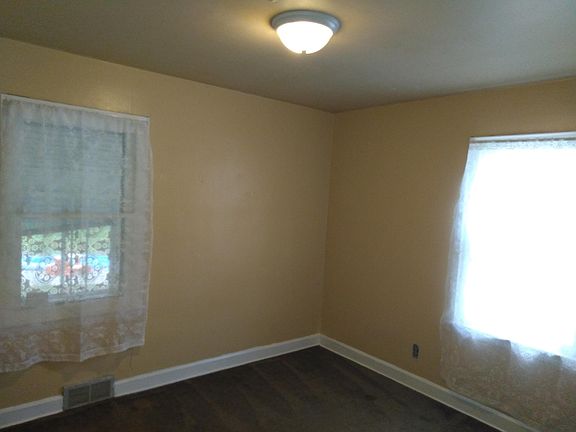 3rd image of 220 S Dunlap Ave