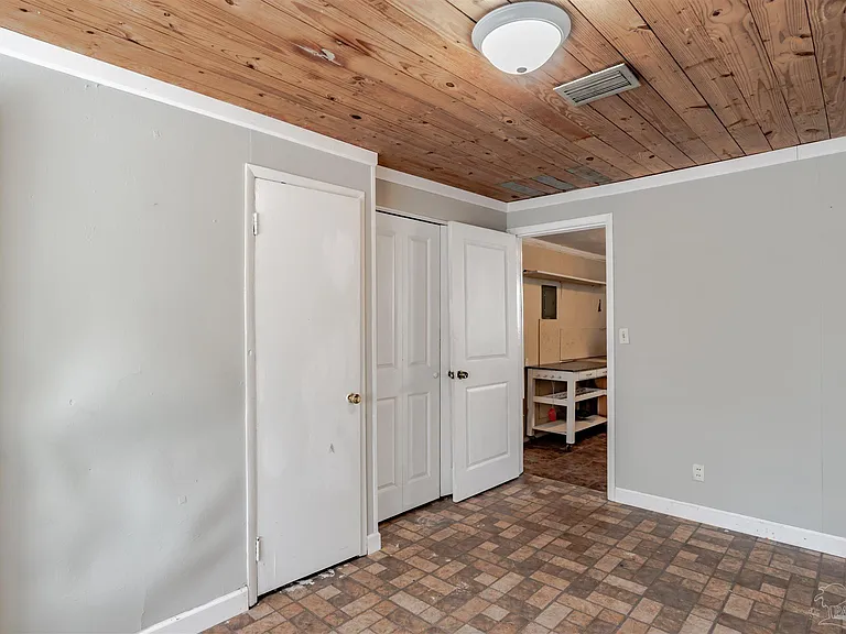 310 Stanley Ave — Photo 35