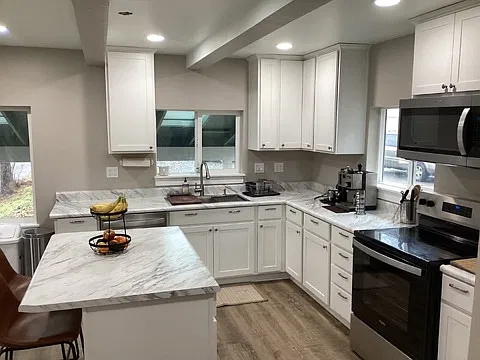 2 bed, 1.5 bath, 1900 sqft, $2,350 — Photo 2