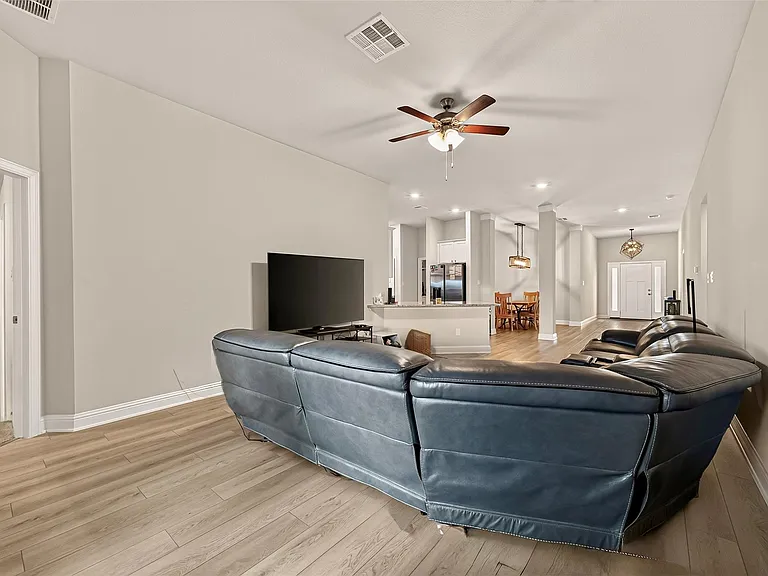 2605 Golden Palms Ln — Photo 26