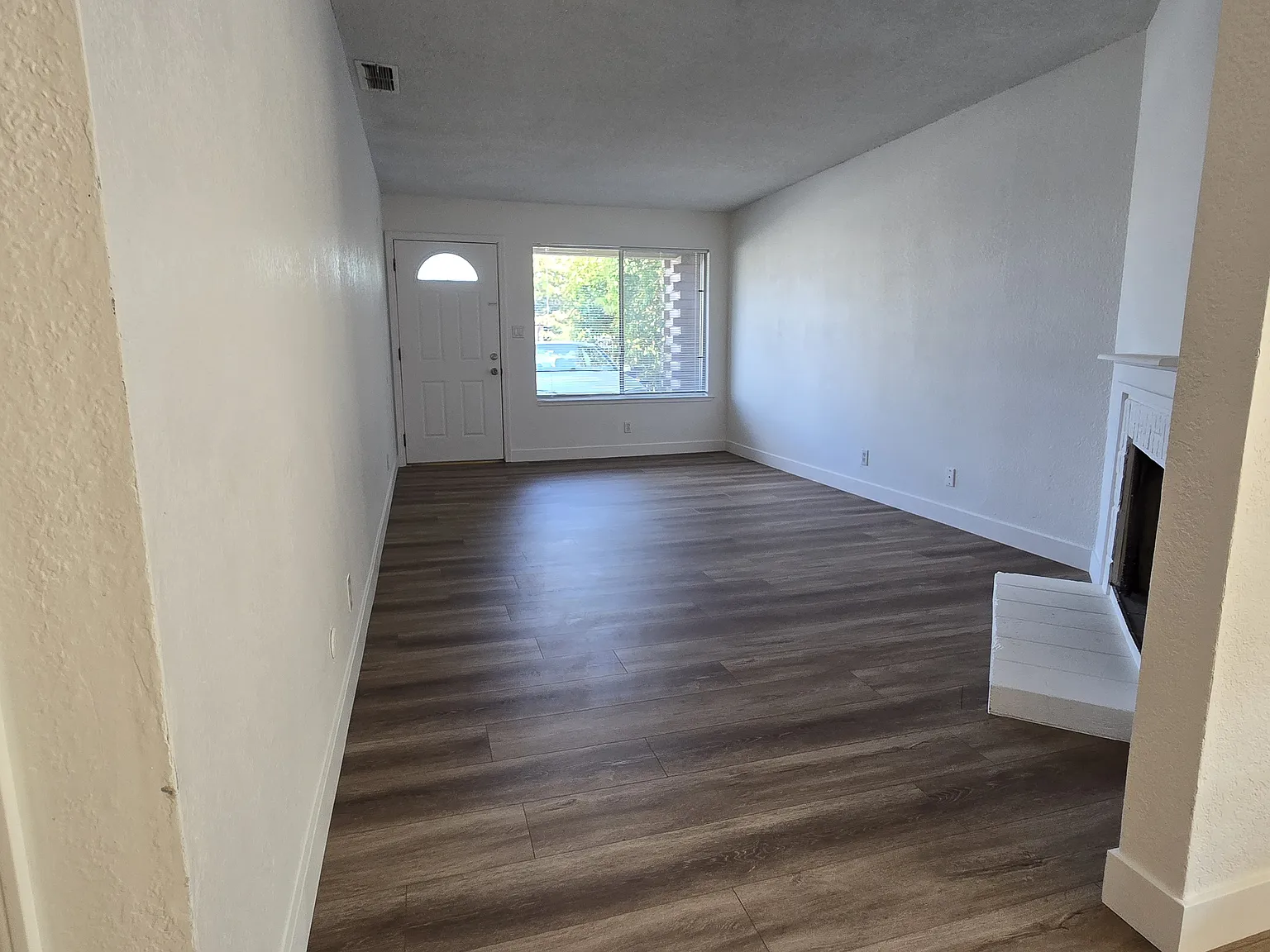 2 bed, 950 sqft, $1,800 — Photo 3