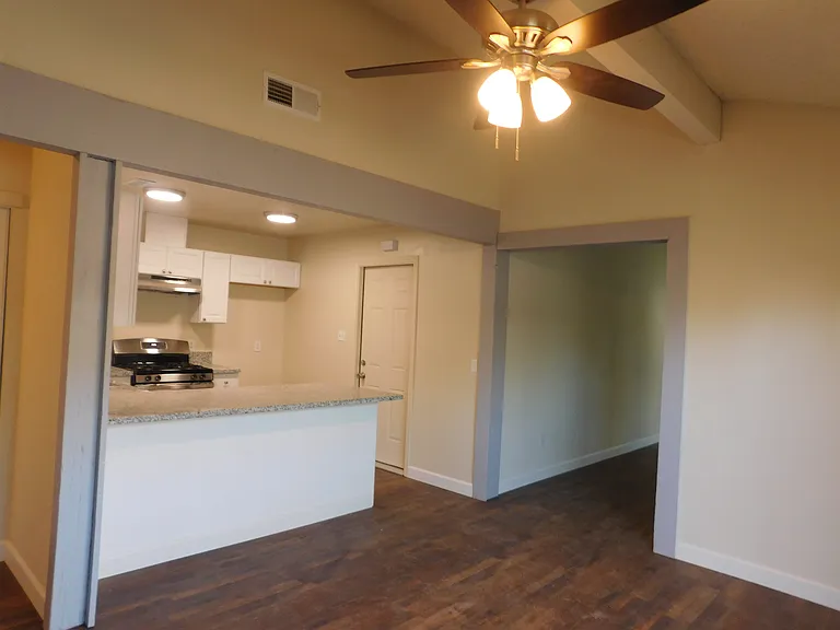2 bedroom 1 Bath Duplex — Photo 9