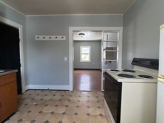 4th image of 213 S 2nd St #3