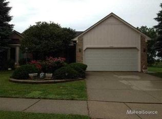 53050 Freda Dr, Macomb, MI 48042