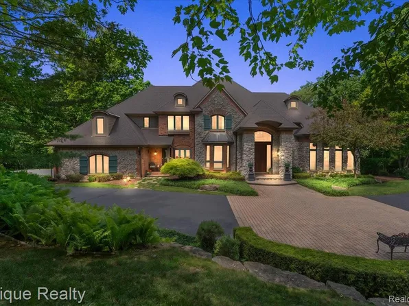 7662 Devins Rdg, Clarkston, MI 48348