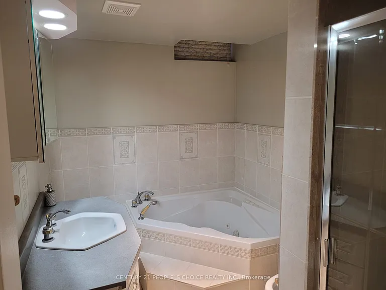 2524 Banfield Rd #BSMNT — Photo 9