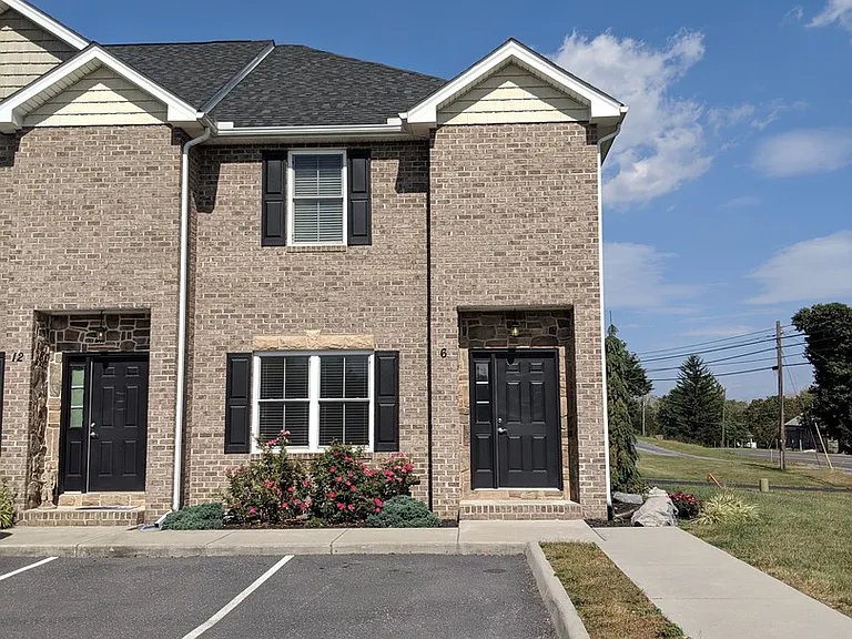 6 Cedar Point Ln — Photo 1