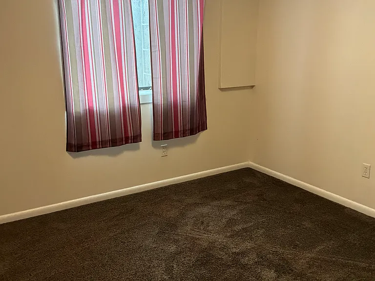 122 E Blake St — Photo 12
