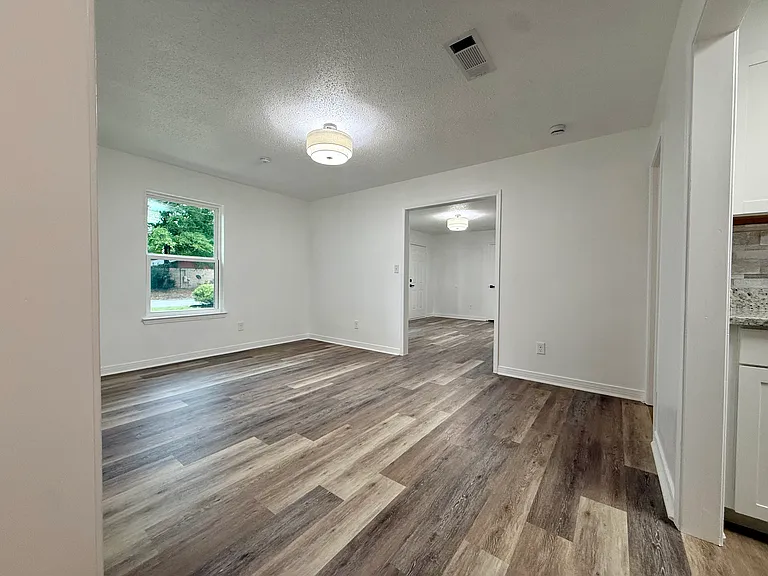 6481 Colonial Dr — Photo 12