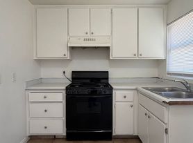 213 Oildale Dr, Bakersfield, CA