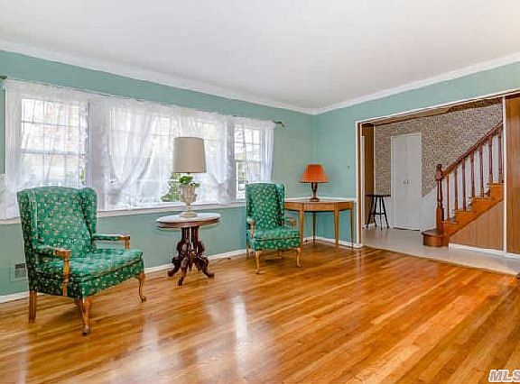 4th image of 4 Arbor Ln