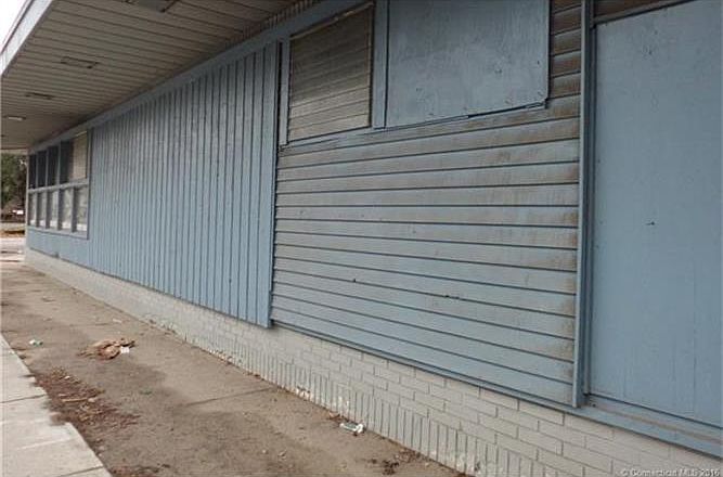 2nd image of 1389 N Main St