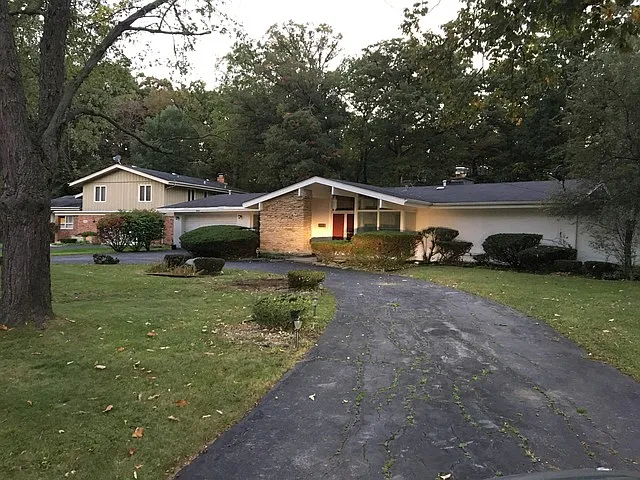 20820 Thornwood Dr photo 1