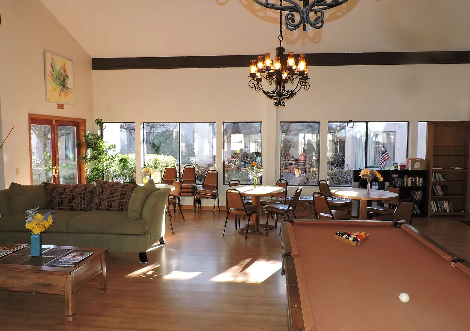 3 bedroom ground floor condo with amenities in Village of Oak Creek — Photo 3