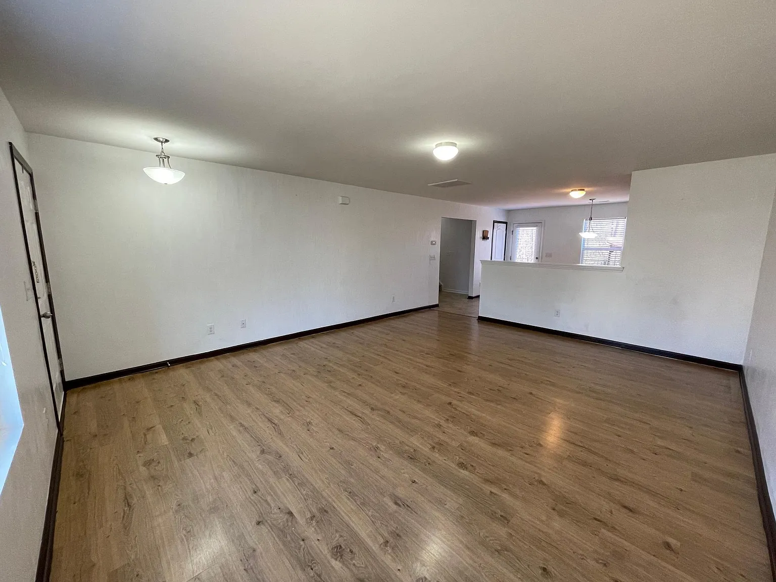 3654 Creekside Dr — Photo 2