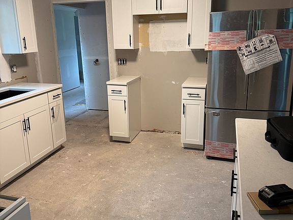 4th image of 34 Charles Ave