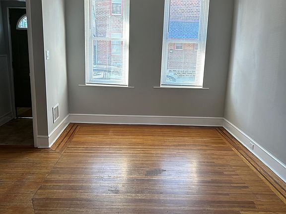 4th image of 2515 E Monmouth St