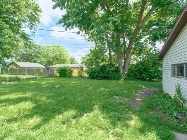 703 Dearborn Rd, Valparaiso, IN 46385