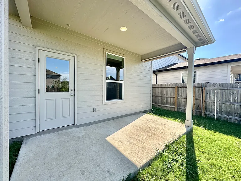 10235 Crossbuck — Photo 27