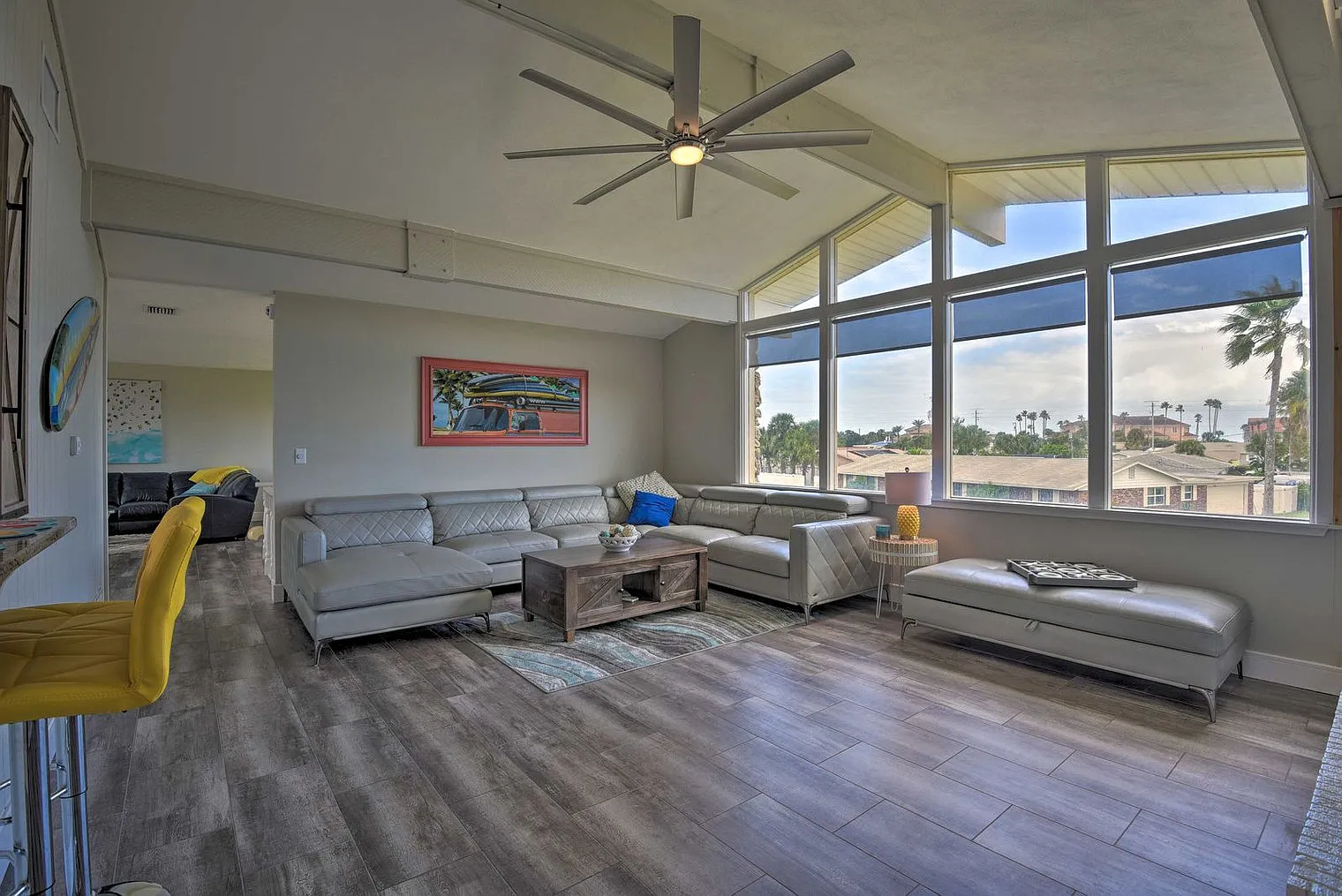 4 bed, 2.0 bath, 2895 sqft, $6,617 — Photo 1