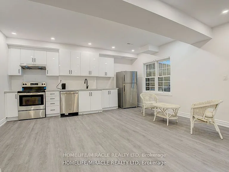 905 Alanbury Cres — Photo 9